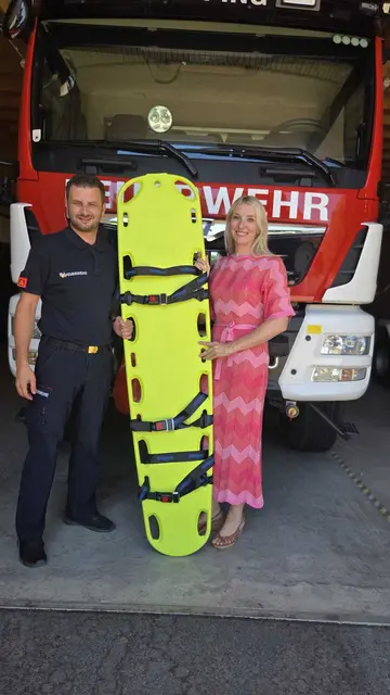 Kommandant HBI Benjamin Wimmer und Petra Aumaier, Inhaberin der Mobile Hauskrankenpflege Eferding Petra Aumaier. | Foto: Feuerwehr Pupping