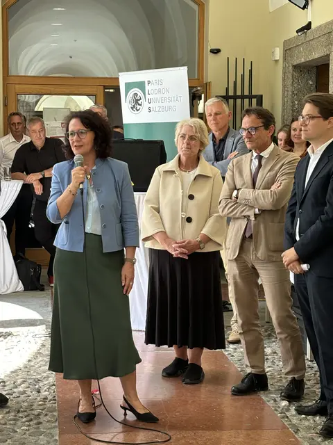 Das neue Studierenden Service Center (SSC) der Universität Salzburg vereint Beratung, Service und Begegnung an einem Standort und soll Studierende durch ihre gesamte universitäre Laufbahn begleiten. Am 7. Juli fand das Pre-Opening mit Vertreterinnen und Vertretern von Stadt, Land und Salzburger Festspielen statt.  | Foto: Lisa Gold