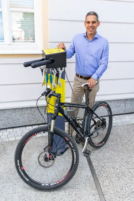 Die Idee für die Rad-Service-Station entstand im Infrastrukturausschuss mit Obmann Michael Horak. | Foto: Christian Husar / Leobersdorf JETZT