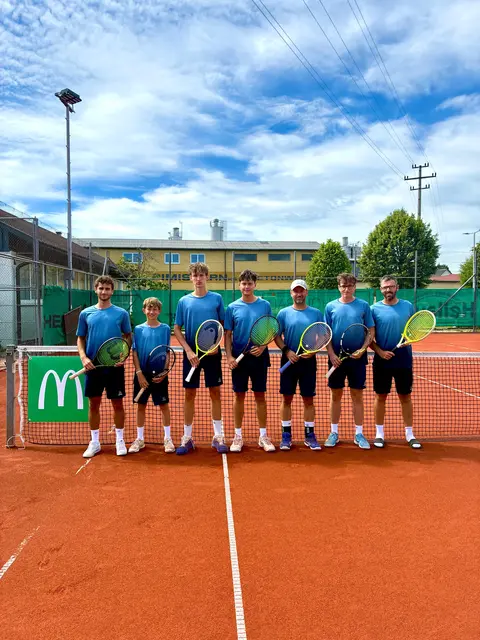 Die siegreiche Mannschaft – v. l.: Simon Stockinger, Jakob Mittermayr, Ben Stuhr, Jonas Unfried, Martin Mittermayr, Michael Slaby, Thomas Maier – nicht auf dem Foto die weiteren Kaderspieler Jonas Mittermayr, Vinzenz Roßmayer und Leonard Barth | Foto: TV Andorf