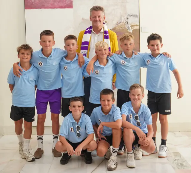 Bgm. Christian Scheider sprach den jungen Sportlern des SK Austria Klagenfurt U10 Dank und Anerkennung für ihren großartigen Erfolg bei den United World Games 2026 aus. | Foto: StadtKommunikation / Zechner