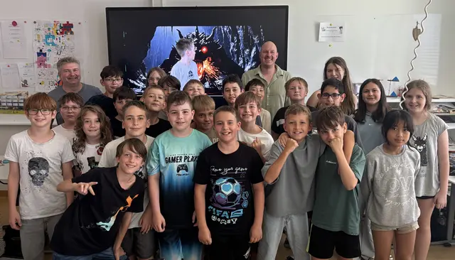 Beim Medien-Projekttag der Sport/Mittelschule St. Valentin/Schubertviertel verwandelte sich die 1c Laptopklasse 2.0 in ein kreatives Filmteam.  | Foto: Sport/Mittelschule St. Valentin
