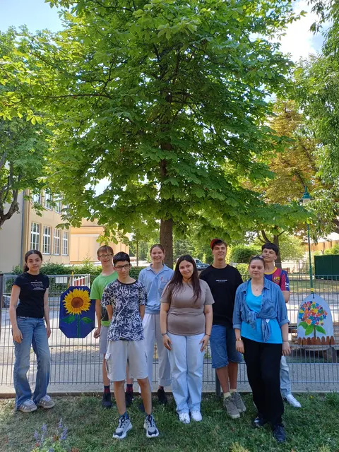 Die Schüler der KiB 2 Klasse mit Sarah Sitek (Mitte), die gerade ein freiwilliges Sozialjahr im PBZ Mödling absolviert. | Foto: Brigitte Förster-Johannides