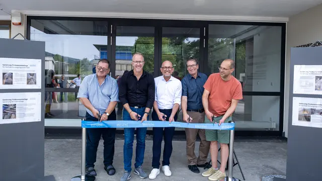 V. l. Stadtrat und Aufsichtsratsvorsitzender der Stadtwerke Bregenz GmbH Hubert Kinz, Landesrat Christian Gantner, Bürgermeister Michael Ritsch, Geschäftsführer der Stadtwerke Bregenz GmbH Wolfgang Winkler, Technischer Betriebsleiter der Stadtwerke Bregenz GmbH Johannes Metzler: Eröffnung des sanierten Wasserwerkes der Stadtwerke Bregenz  | Foto: Stadt Bregenz