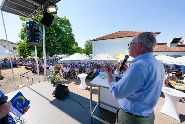 Auszeichnungen für die Dorfhelden aus Niederösterreich | Foto: Josef Bollwein/Dorf- und Stadterneuerung Niederösterreich
