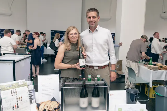 Für Hannes Edlinger und seine Familie ist die Auszeichnung weit mehr als ein schöner Pokal für die Vitrine. | Foto: Jan Tiam Dorf