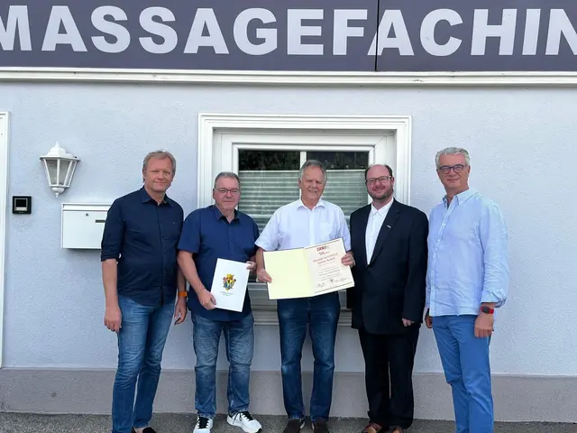 Joseph Miedl (GR und WFTT), GR Günter Bader, Jubilar Rudolf Sattler, Werner Heider (WKNÖ-Bezirksstellenausschuss) und StR Franz Haigl. | Foto: zVg