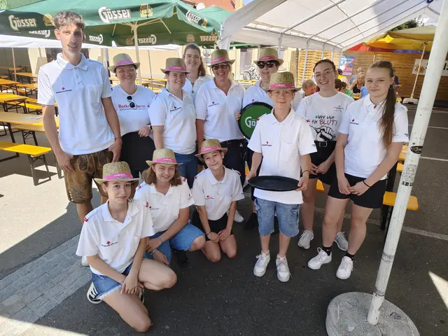 Im Service packten alle mit an. | Foto: Rotes Kreuz Steiermark /M. Aigner