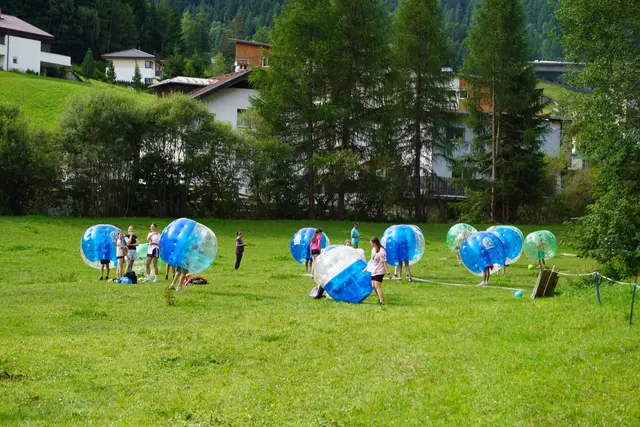 Sehr beliebt war auch die Bubble-Soccer-Station. | Foto: Kainz