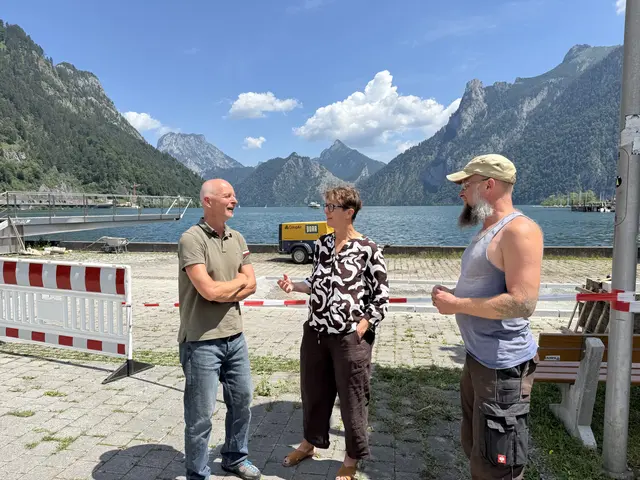 Bürgermeisterin Sabine Promberger im Gespräch. | Foto: Gde. Ebensee