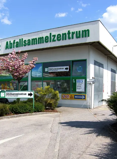 Im Steyrer ASZ können noch gut erhaltene Schultaschen abgegeben werden.  | Foto: Magistrat Steyr