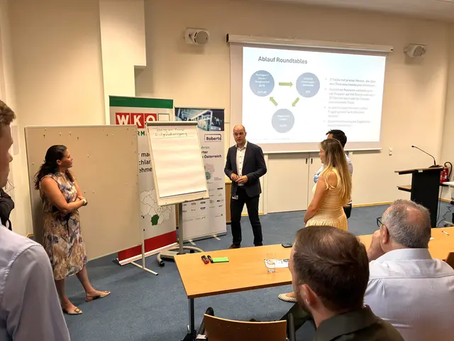 Workshop mit Teilnehmerinnen und Teilnehmern im Rahmen des Kick-offs