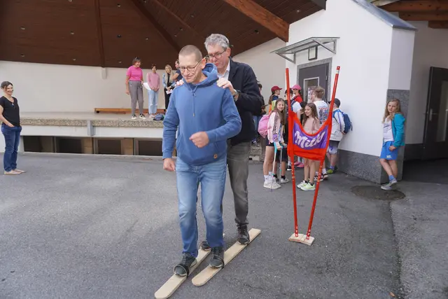 Die Jugendreferenten der MK Gries, Norbert Brunner und Alfred Vötter, versuchten sich an der Station des SC Gries. | Foto: Kainz