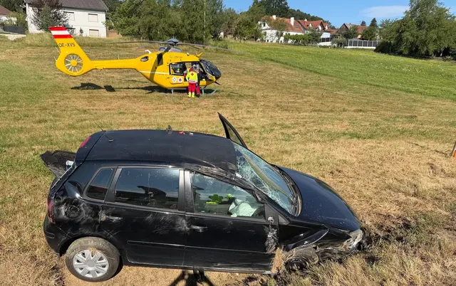 Eine Person erlitt schwere Verletzungen und wurde mit dem Rettungshubschrauber ins Krankenhaus Oberwart geflogen. | Foto: Bezirksfeuerwehrkommando Güssing