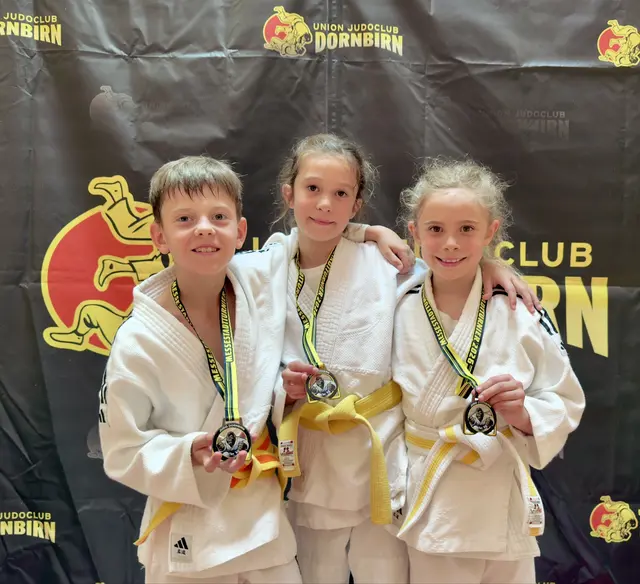 Die erfolgreichen Medaillengewinner in Dornbirn: Ivan Apukhtin, Fenja Konzmann und Amelie Fasser. | Foto: Judo Team Wängle 