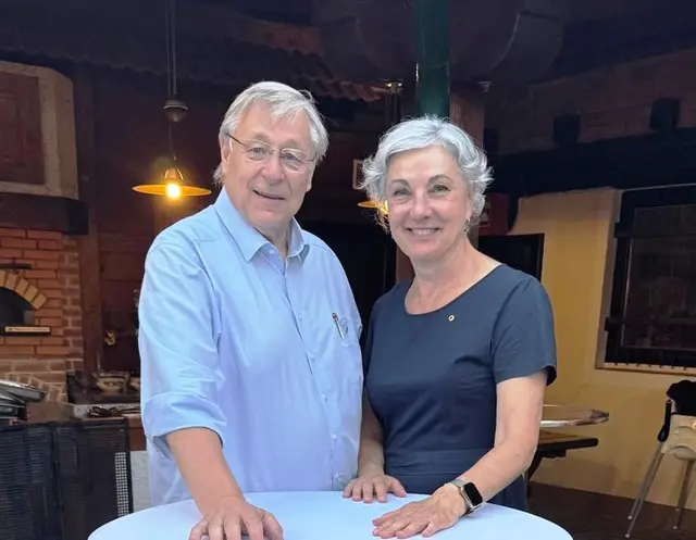 Johannes Fenz übergab das Präsidentenamt des Lions Club Mittelburgenland an Anna Reinfeld, die den Club als erste Frau in seiner 50-jährigen Geschichte leiten wird. | Foto: Lionsclub Mittelburgenland