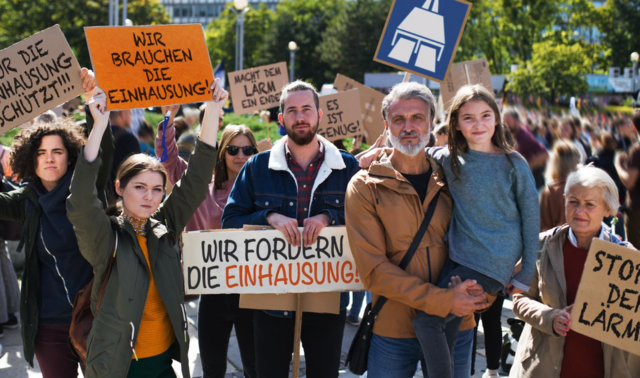 Bewohnerinnen und Bewohner von Sieglanger-Mentlberg, Klosteranger, Höttinger Au, Kranebitten und Völs fordern die Einhausung der Autobahn. (Archivbild) | Foto: IG Einhausung West