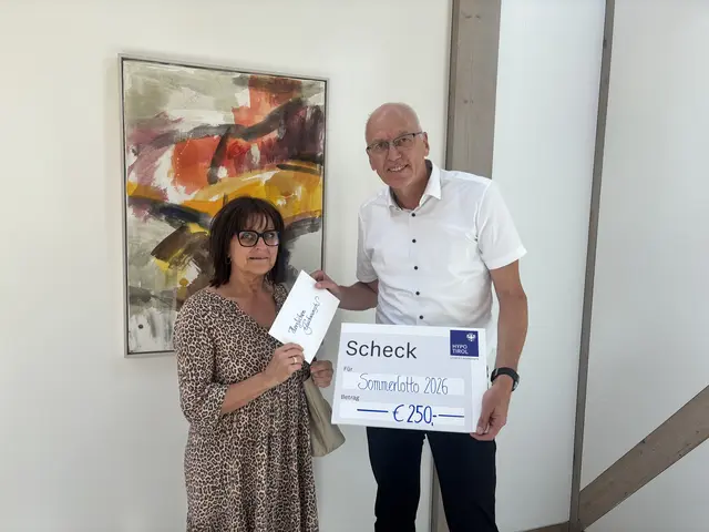 Gitti Sporer aus Nußdorf-Debant ist die erste Gewinnerin des MeinBezirk Sommerlotto 2026 | Foto: Harald Neuhold