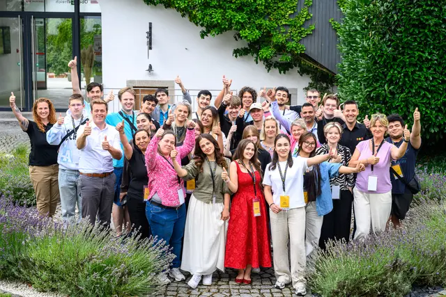 Die McDonald's Lehrlinge zusammen mit
Landesrat Stefan Kaineder (Grüne) auf der
Lehrlingsconvention 2026 im Lachstatthof
Steyregg. | Foto: McDonald's Österreich