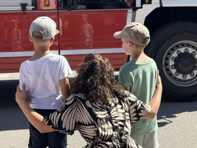 Die künftigen Schulkinder wurden mit einem Feuerwehrauto abgeholt und durften mit Blaulicht eine Ehrenrunde über das Spitalsgelände drehen. | Foto: LK Horn