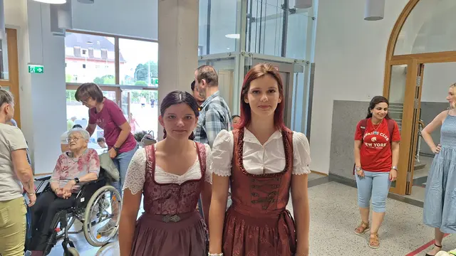 Eva und Lea Gethea sehen die kulturelle Diversität als Vorteil.  | Foto: Katrin Stiper-Mauhart 