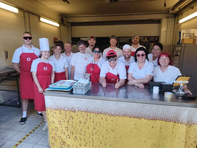Das Küchenteam war wieder für die heimischen Grillspezialitäten zuständig. | Foto: Rotes Kreuz Steiermark /M. Aigner