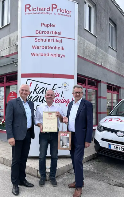 WK Leiter Andreas Geierlehner, Richard Prieler, WK Obmann Gottfried Pilz | Foto: RP Papier