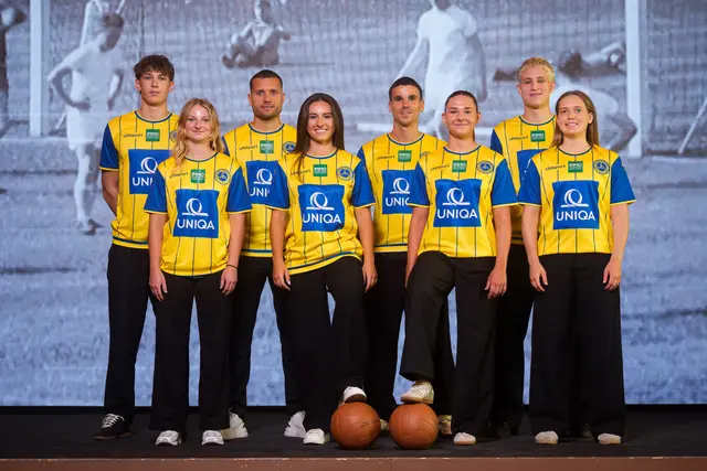 Das Trikot ist ab sofort im Online-Shop und im Fanshop an der Hohen Warte erhältlich.  | Foto: First Vienna FC 1894