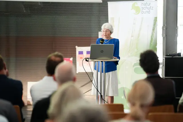 Die Bregenzerin Hildegard Breiner bekam den renommierten Österreichischen Naturschutzpreis überreicht.	 | Foto: Land Vorarlberg / 7PRO.TV 