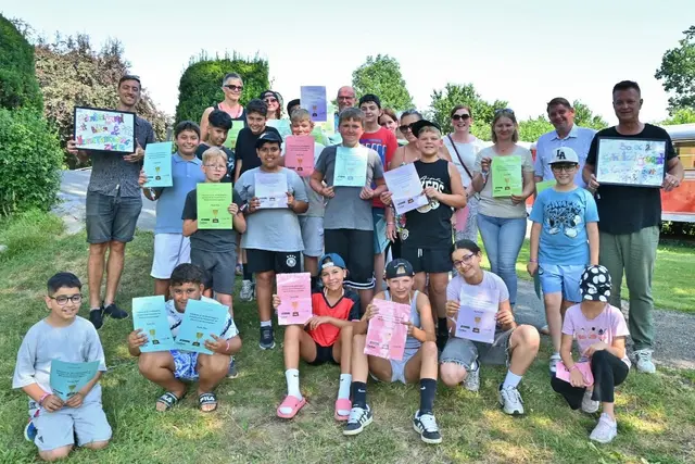 Zum Abschluss bekam jedes Kind eine Urkunde für seine Leistung bei der Schnitzeljagd. | Foto: Billa