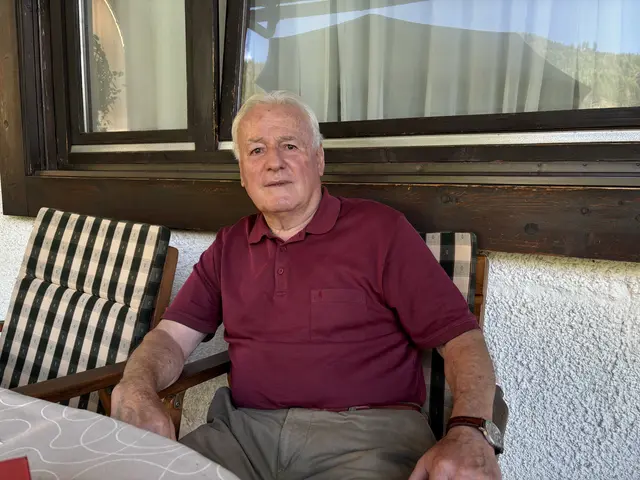 Hans Johann Neuwirth blickt auf 80 bewegte Lebensjahre zurück. Sport, Gemeinde und Zusammenhalt prägten seinen Weg – und bis heute schlägt sein Herz für Feld am See. | Foto: MeinBezirk.at/Michaela Erlacher