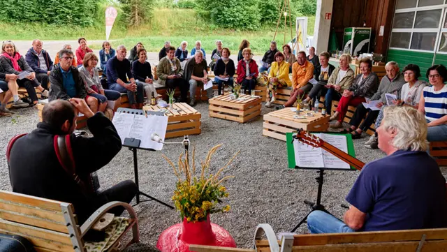 Musik, Natur und Genuss bilden seit zehn Jahren die besondere Kulisse der Hofkultur am Gutshof Heidensand. | Foto: Gemeinde/Kuzmanovic