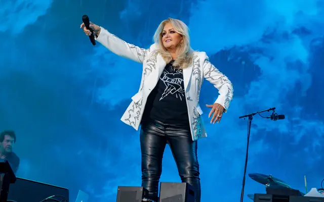 Ein Bild von ihrem wohl größten Auftritt in Österreich: Bonnie Tyler beim Donauinselfest 2023. In der Nacht auf den 9. Juli 2026 ist die Rock- und Poplegende verstorben. (Archiv) | Foto: APA-Images / SEPA.Media / Isabelle Ouvrard