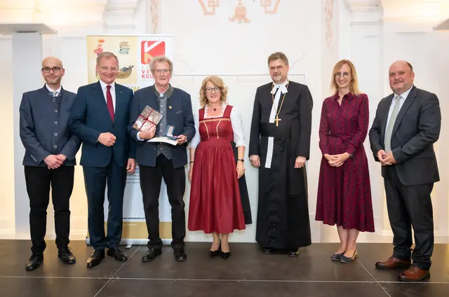 Geschäftsführer Klaus Landa, Landeshauptmann Thomas Stelzer, Wolfgang Eglseer, Präsidentin Christine Huber, Propst Klaus Sonnleitner, Kulturdirektorin Margot Nazzal, Bürgermeister Bernd Schützeneder (v.li.). | Foto: Land OÖ/Andreas Röbl