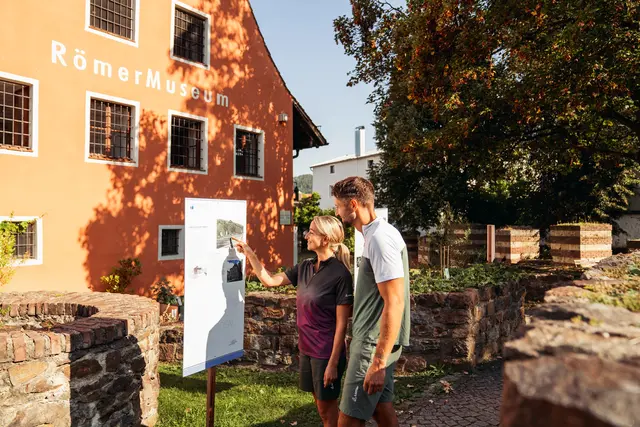 Der römische Donaulimes kann am 2. August mit dem Rad entlang des Donauradwegs, zu Fuß auf ausgewählten Donausteig-Routen oder ganz individuell erkundet werden. | Foto: studio draussen/WGD Donau Oberösterreich Tourismus GmbH