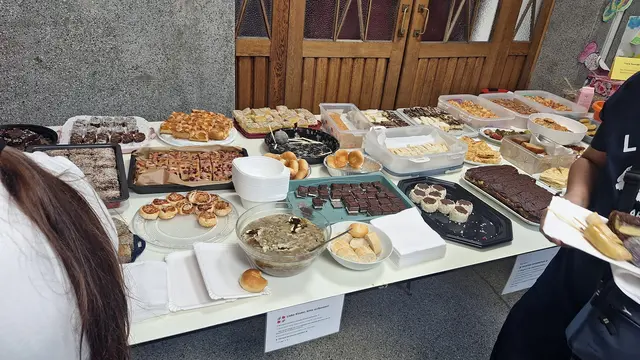 Das Buffet enthielt internationale Spezialitäten. | Foto: Katrin Stiper-Mauhart