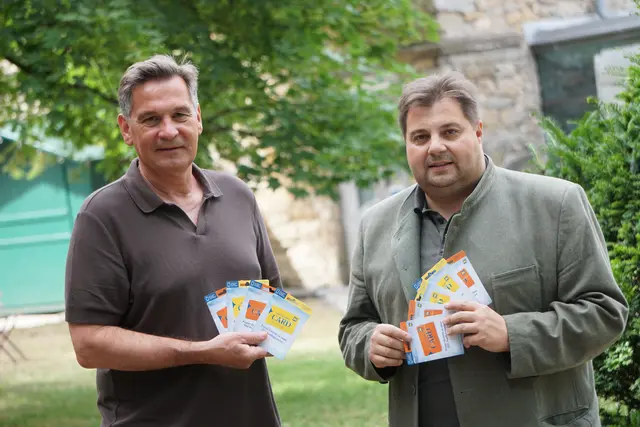 Labg. Mario Wührer u. Bgm. Werner Krammer freuen sich das die NÖ Card in Waidhofen/Y. so gut angenommen wird. | Foto: VPAM