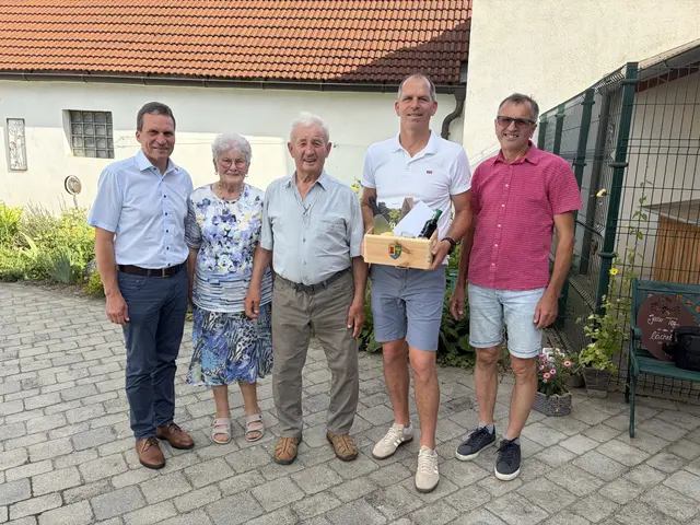 Bürgermeister Josef Kerbl, Maria und Lorenz Eder, Vizebürgermeister Michael Waxmann sowie Werner Eder. | Foto: Gemeinde Fallbach