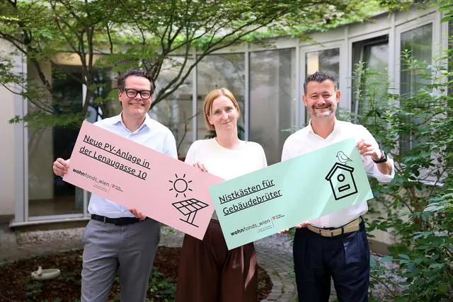 Die Präsidentin des Wohnfonds Wien, Stadträtin Elke Hanel-Torsch (SPÖ, m.), sieht darin einen wichtigen Beitrag zum Klimaschutz | Foto: Stadt Wien/Martin Votava
