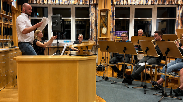 Die Premiere der ersten Dimbacher Sommerfestspiele findet am Samstag, 15. August 2026, um 20 Uhr am Dimbacher Marktplatz statt. Auch das neue Festspielorchester feiert Premiere. | Foto: Dimbacher Theaterschecken 