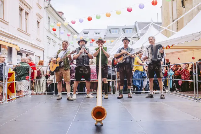 Von Dienstag bis Samstag gibt es auch am Unteren Kirchenplatz Musik. | Foto: Marta Gillner