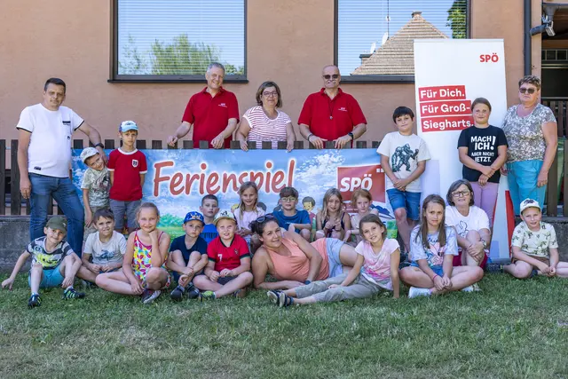 Gruppenbild der Kindern und Veranstalter | Foto: SPÖ Groß Siegharts