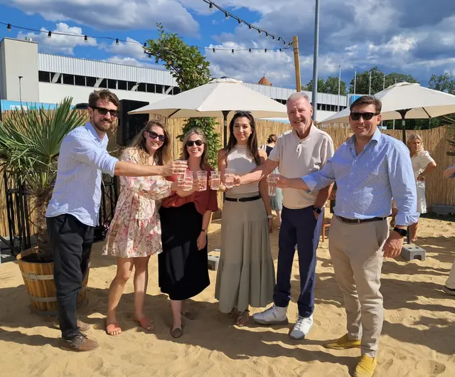 Bei der Eröffnung: Manuel Hagen, Sarah Voit, Christina Sischka, Teodora Lukic, Bürgermeister Klaus Schneeberger und Grünraum-Leiter Florian Fux. | Foto: Binder