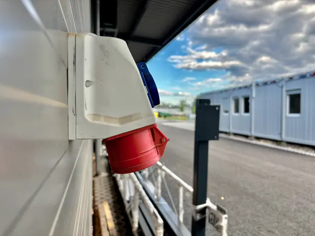 Vom Starkstromanschlüssen bis zum voll ausgestatteten Aufenthaltscontainer hervorragend ausgerüstet | Foto: MeinBezirk