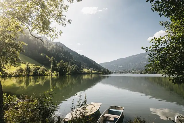 Der kostenlose Seezugang am Nordufer des Afritzer Sees lädt zum Baden, Entspannen und Genießen der Natur ein. | Foto: Region Villach Tourismus Gmbh/Stefan Leitner