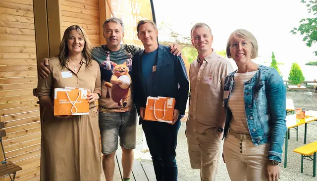 Eva Steinkellner (Leiterin WKO Perg), Gastgeber Gerhard Ebner, Florian Knoll und Moritz Aschauer von der Bezirksspitze der Jungen Wirtschaft und Eveline Grabmann (Obfrau WKO Perg). | Foto: WKO Perg
