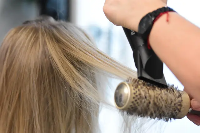 Im Urlaub werden die Haare sehr beansprucht.