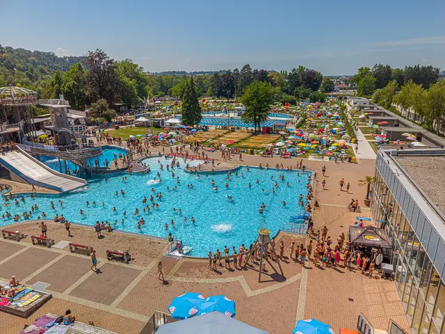 Auch heuer gibt es wieder die beliebte Zeugnisaktion für fleißige Schülerinnen und Schüler im Welser Freibad. | Foto: Stadt Wels