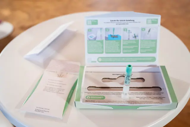 Das kostenlose Testkit für das Darmkrebs-Screening enthält alles, was für Stuhltest daheim benötigt wird. | Foto: Sade Jerabek/MeinBezirk