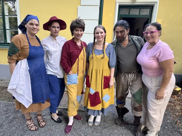 Bei der Sommeroper in Kittsee präsentiert sich ein international erfolgreiches Solisten-Team: Cathrin Chytil, Maria Cherkavskaya, Fiaka Goranci, Leah Manning, Jorge Alberto Martinez Mendoza und Celia Sotomayor  | Foto: Andrea Glatzer